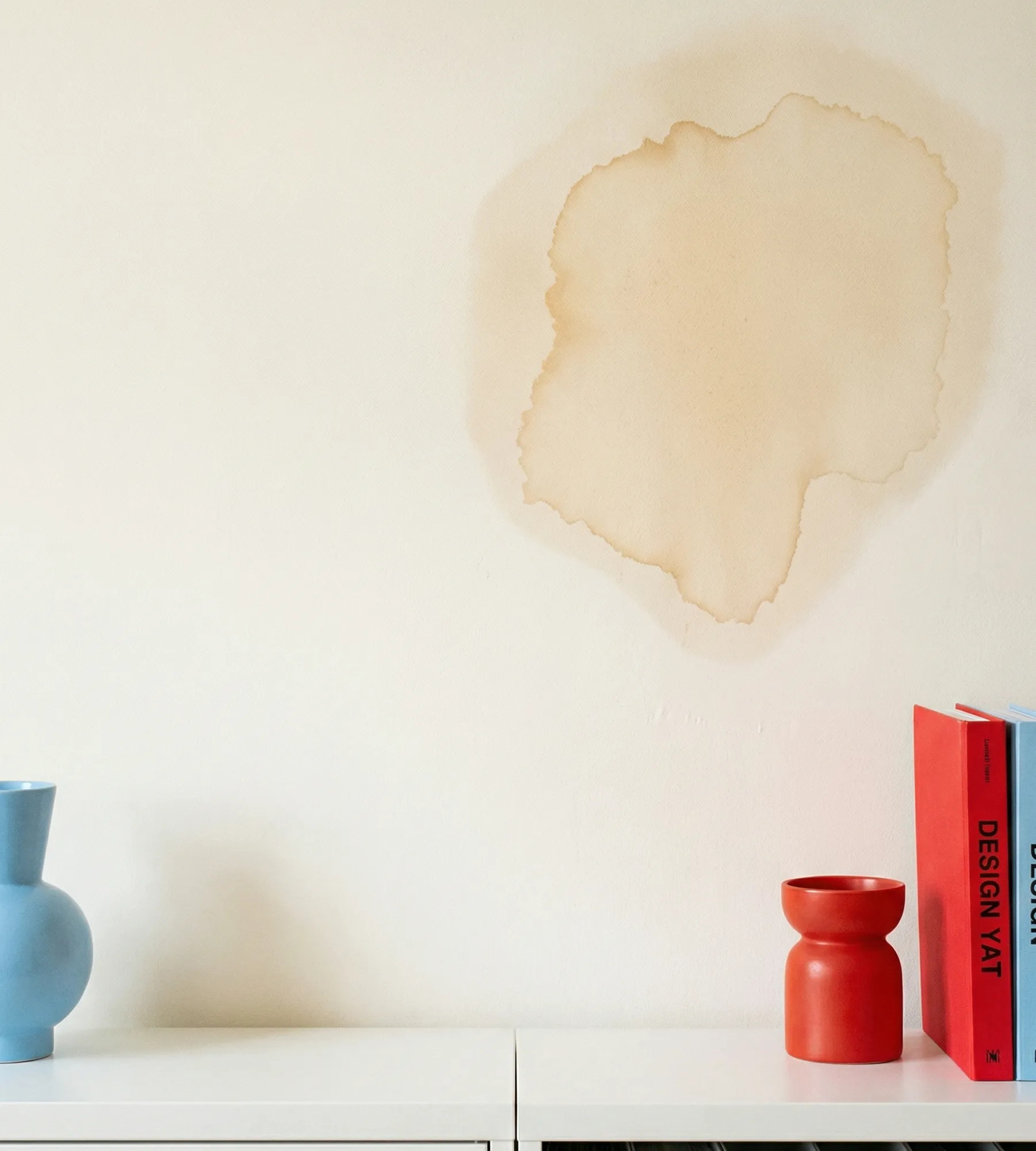 Pared con humedad por filtración